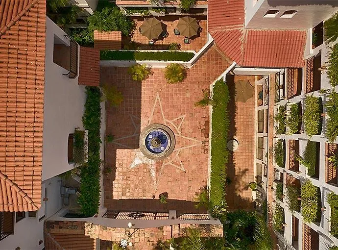 Отель One Beach Street Zona Romantica Пуэрто-Вальярта